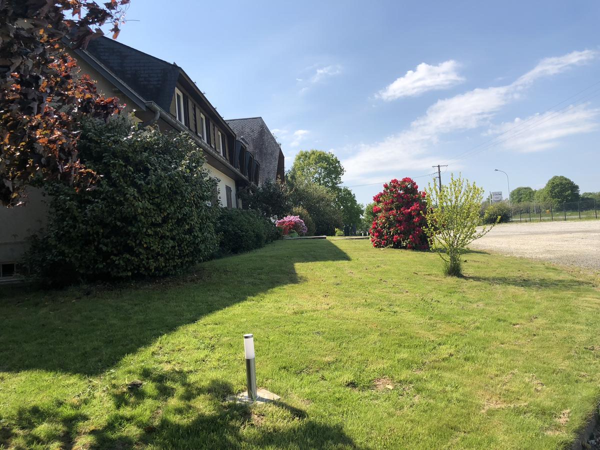 La Cle Des Champs Hotel Le Teilleul Bagian luar foto